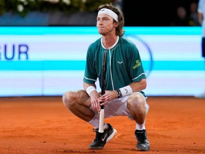 球进攻中有 球进攻中有