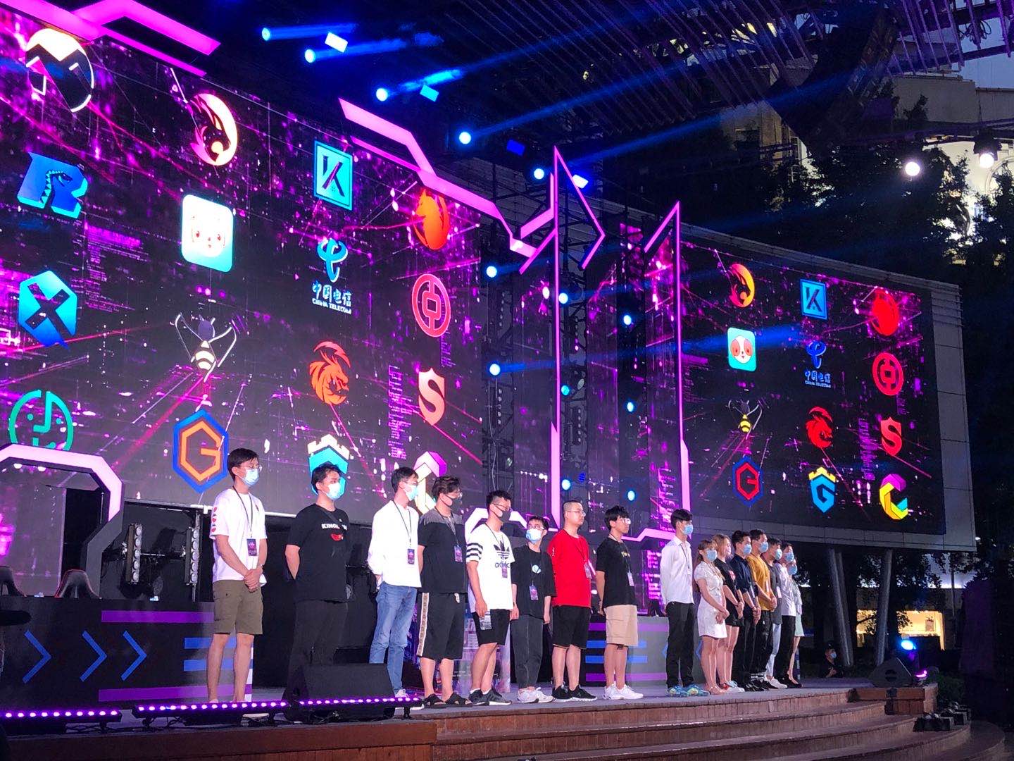 了人们对比 了人们对比