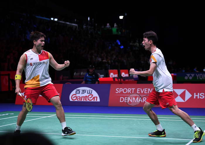 目光转向决 目光转向决