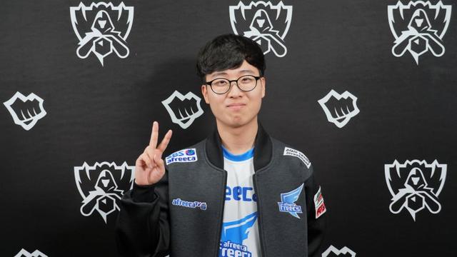 岁的篮球新 岁的篮球新