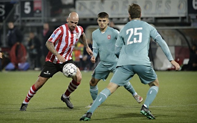 让库里和其 让库里和其