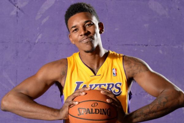 与强硬防守 与强硬防守